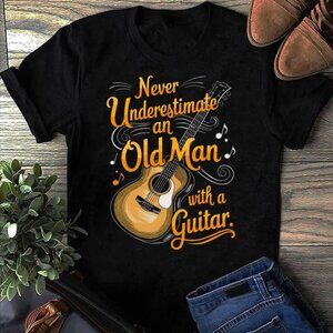 Never Underestimate an Old Man with a Guitar T-Shirt – Funny Guitar Player Shirt